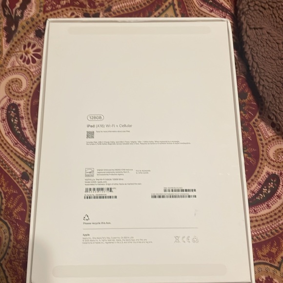 Empty iPad Box - Picture 3 of 3